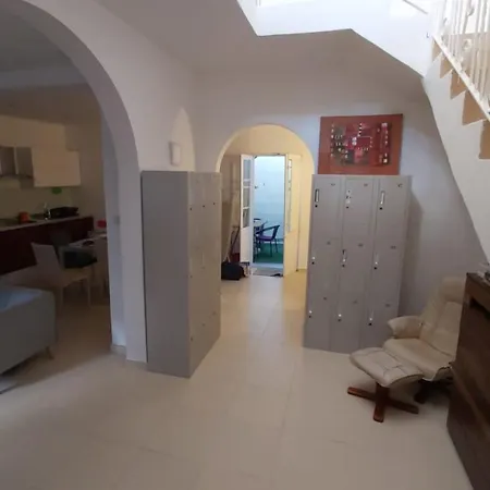St Francis House Δωμάτια σε οικογενειακή κατοικία Saint Julian's