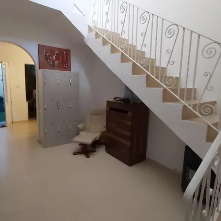 Δωμάτια σε οικογενειακή κατοικία St Francis House